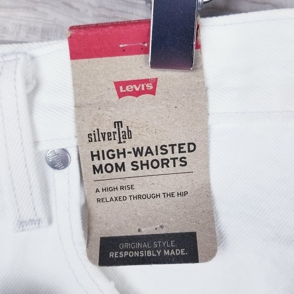 Levi's SilverTab A37010003 High-Waisted Mom Shorts White NWT - Picture 4 of 11